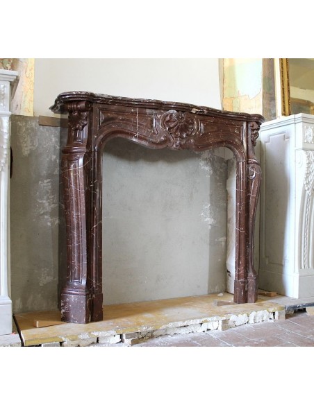 002 CAMINETTO LUIGI XV "TROIS COQUILLES" SCOLPITO IN MARMO ROUGE ROYAL VERSAILLES