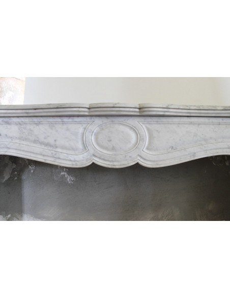 042 CAMINO LUIGI XV "POMPADOUR PIED GALBÉ" SCOLPITO IN MARMO CARRARA VENATO