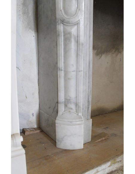 042 CAMINO LUIGI XV "POMPADOUR PIED GALBÉ" SCOLPITO IN MARMO CARRARA VENATO