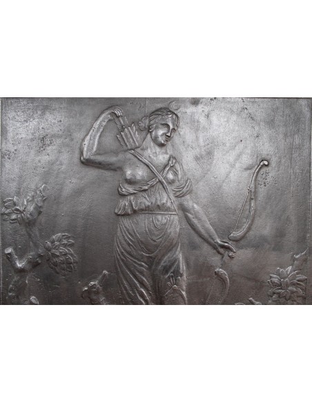101 MONUMENTALE PIASTRA IN GHISA D'ARTE DI RAFFIGURANTE  DIANA, DEA DELLA CACCIA