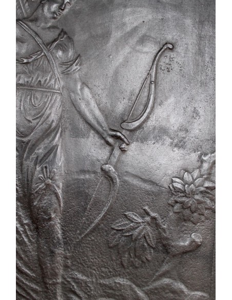 101 MONUMENTALE PIASTRA IN GHISA D'ARTE DI RAFFIGURANTE  DIANA, DEA DELLA CACCIA