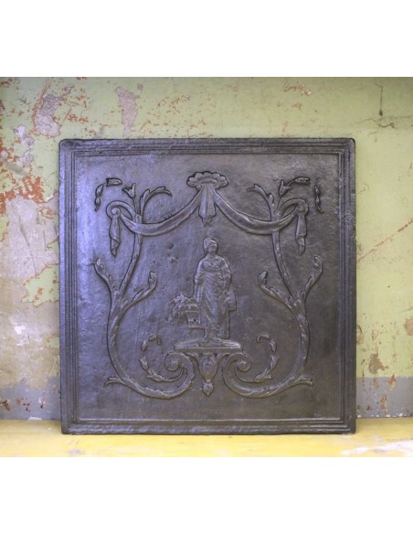 124 PIASTRA MEDIO-GRANDE IN GHISA ARTISTICA CON DECORI FOGLIACEI E FLOREALI