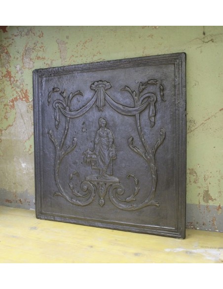 124 PIASTRA MEDIO-GRANDE IN GHISA ARTISTICA CON DECORI FOGLIACEI E FLOREALI