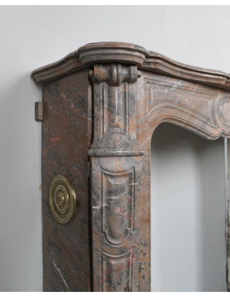 034 CAMINETTO LUIGI XV "POMPADOUR PIED GALBÉ" SCOLPITO IN MARMO ROSA DUQUESA