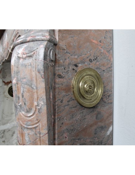 034 CAMINETTO LUIGI XV "POMPADOUR PIED GALBÉ" SCOLPITO IN MARMO ROSA DUQUESA