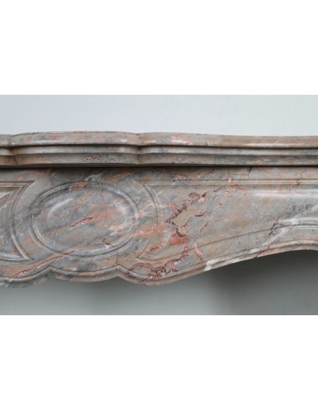 034 CAMINETTO LUIGI XV "POMPADOUR PIED GALBÉ" SCOLPITO IN MARMO ROSA DUQUESA