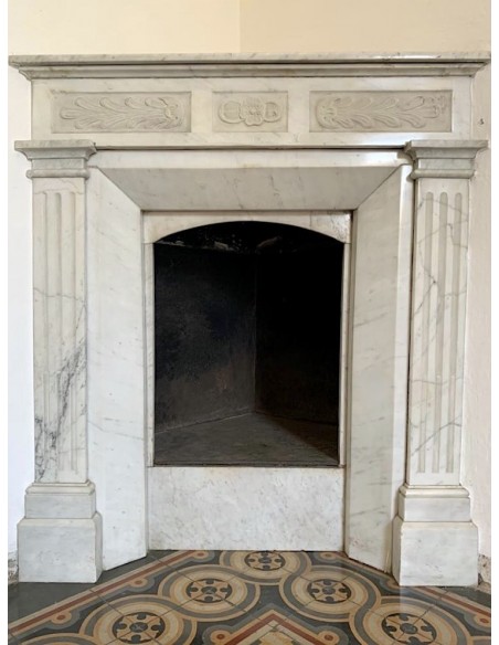 013 SIMPATICO "PEZZO UNICO", CAMINO AD ANGOLO PROVVISTO DI FOCOLARE CON PARETI D'ORIGINE IN GHISA