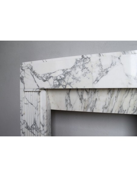 702 CAMINETTO ART DECO SCOLPITO IN MARMO ARABESCATO CARRARA