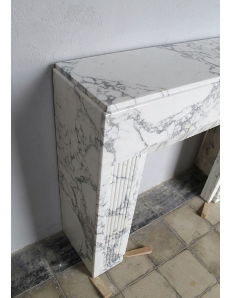 702 CAMINETTO ART DECO SCOLPITO IN MARMO ARABESCATO CARRARA