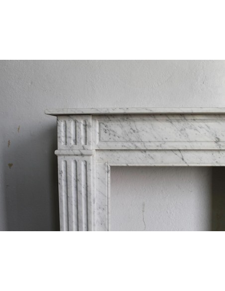 220 CAMINETTO LUIGI XVI "CANNELURE" IN PICCOLA MISURA SCOLPITO IN MARMO BIANCO CARRARA