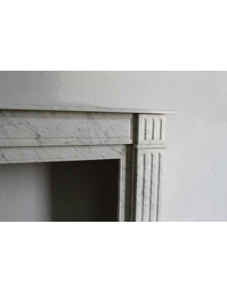 220 CAMINETTO LUIGI XVI "CANNELURE" IN PICCOLA MISURA SCOLPITO IN MARMO BIANCO CARRARA