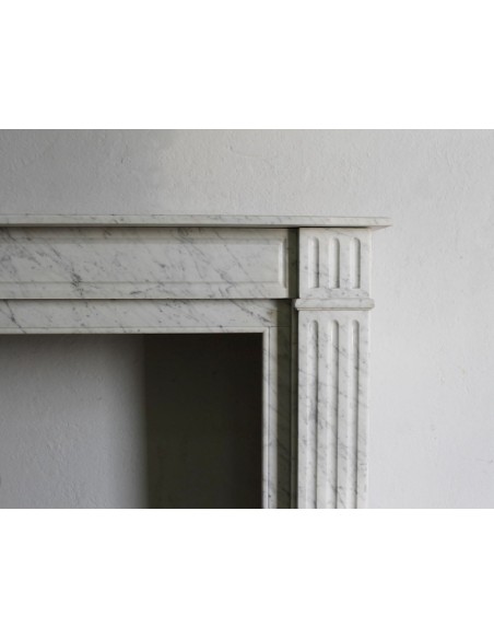 220 CAMINETTO LUIGI XVI "CANNELURE" IN PICCOLA MISURA SCOLPITO IN MARMO BIANCO CARRARA