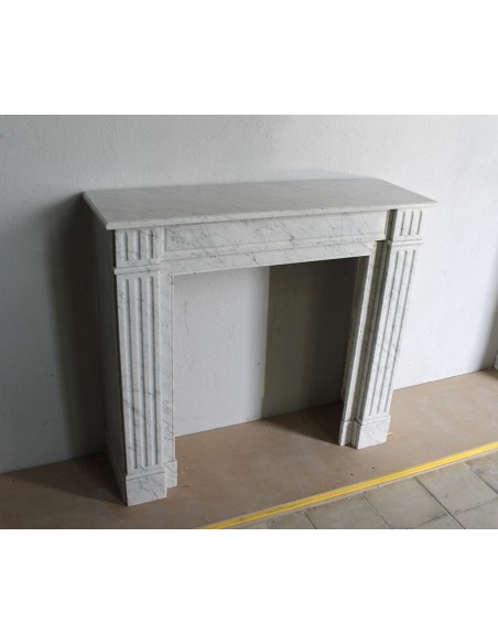 220 CAMINETTO LUIGI XVI "CANNELURE" IN PICCOLA MISURA SCOLPITO IN MARMO BIANCO CARRARA