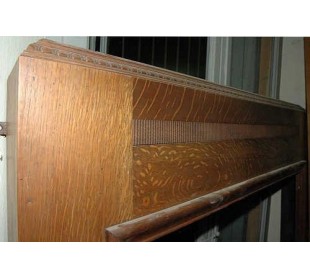 Bellissimo caminetto inglese Art Deco (1925 c.a.) in PERFETTE CONDIZIONI DI CONSERVAZIONE, scolpito in essenza di Rovere. 2