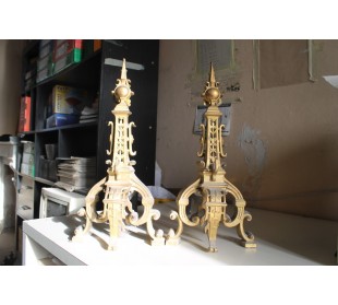 042 COPPIA DI ALARI DORATI (ORO ZECCHINO) PER CAMINETTO...