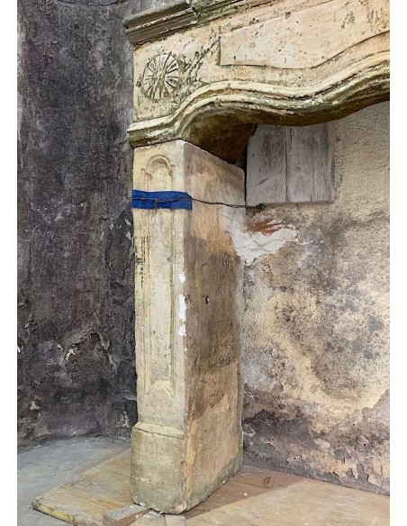 902 BRETONE, IMPORTANTE E SETTECENTESCO CAMINO "A TRUMEAU" IN PIETRA BIANCA DI CAEN