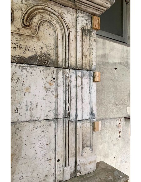 902 BRETONE, IMPORTANTE E SETTECENTESCO CAMINO "A TRUMEAU" IN PIETRA BIANCA DI CAEN