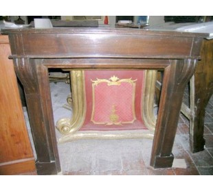 Elegante rivestimento per camino d'epoca in legno d'epoca tardo ottocentesca.