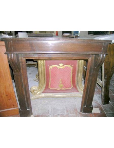 Elegante rivestimento per camino d'epoca in legno d'epoca tardo ottocentesca.