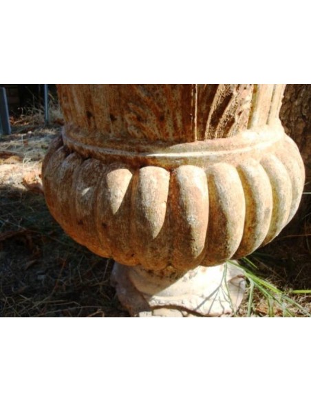 099 Mediceo VASO MEDICEO INANELLATO, STRUTTURA IN GHISA, BASAMENTO IN CERAMICA