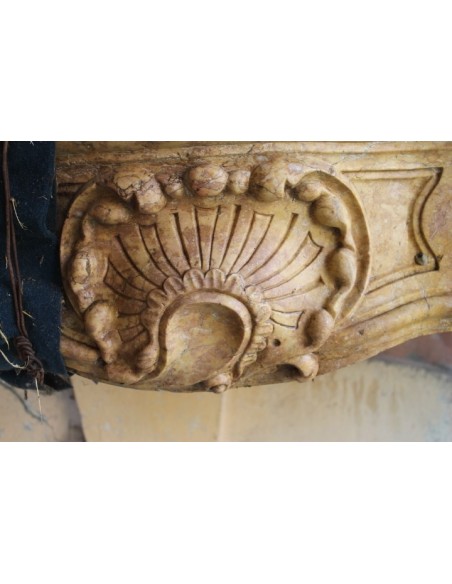 074 CAMINETTO SCOLPITO IN ROSA BORGOGNA,ULTIMO QUARTO DEL SETTECENTO