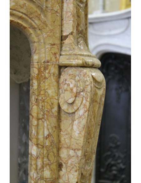 043 CAMINO POMPADOUR GALBE' IN MARMO GIALLO FIORITO