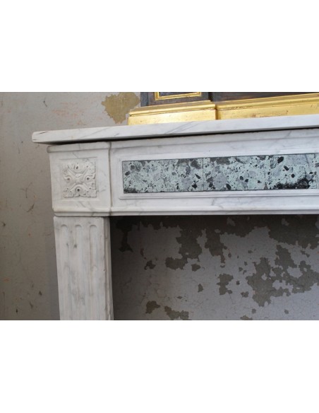 236 CAMINO LUIGI XVI D'EPOCA IN VENATINO CARRARA CON INCROSTAZIONI IN VERDE ALPI D'ANTICA CAVAZIONE