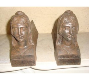 027 "DONNA ORIENTALE", COPPIA DI ALARI IN GHISA PER...