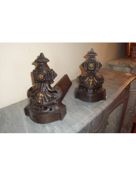 121 COPPIA ALARI PER CAMINETTO, IN GHISA ARTISTICA