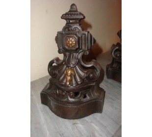 121 COPPIA ALARI PER CAMINETTO, IN GHISA ARTISTICA 2