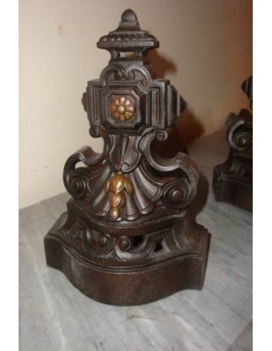 121 COPPIA ALARI PER CAMINETTO, IN GHISA ARTISTICA