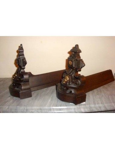 121 COPPIA ALARI PER CAMINETTO, IN GHISA ARTISTICA