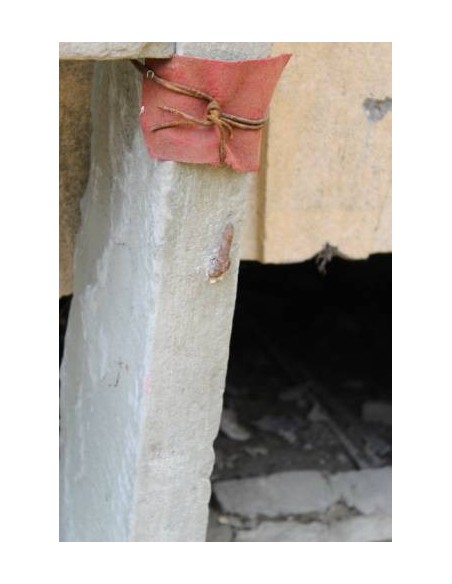 924 PICCOLO CAMINETTO TOSCO-UMBRO IN PIETRA SERENA