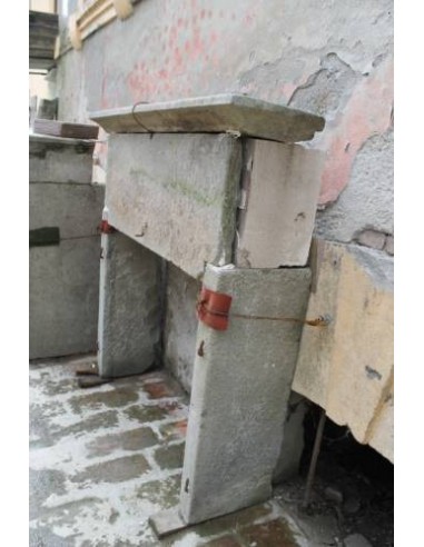 924 PICCOLO CAMINETTO TOSCO-UMBRO IN PIETRA SERENA