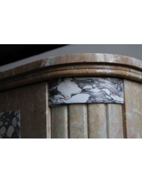 710 SPLENDIDO CAMINETTO "GRAPPE DE RAISIN" IN STILE ART DECO SCOLPITO IN MARMO POLICROMO