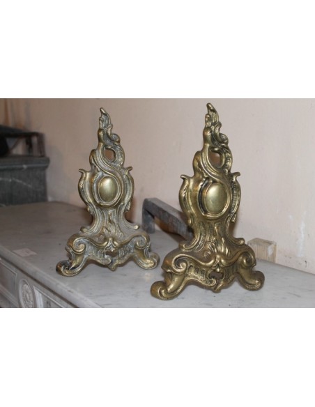 129 COPPIA DI ALARI PER CAMINETTO APPELLATA "DORSO DI SCORPIONE"