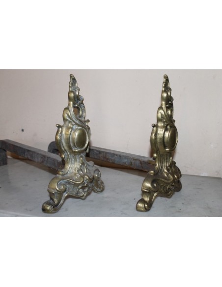 129 COPPIA DI ALARI PER CAMINETTO APPELLATA "DORSO DI SCORPIONE"