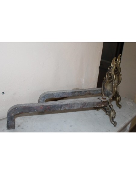 129 COPPIA DI ALARI PER CAMINETTO APPELLATA "DORSO DI SCORPIONE"