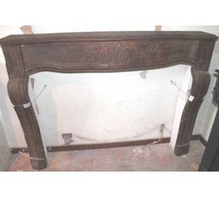 Caminetto antico in legno