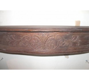 Caminetto antico in legno 2