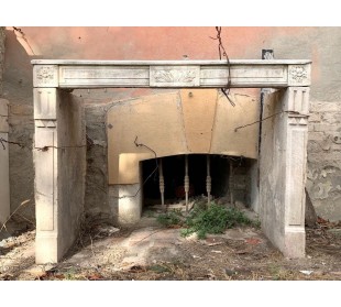 Caminetto antico in pietra, d'epoca ottocentesca e autentico.